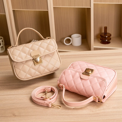 Damen Gesteppte Rhombische Handtasche PU Leder Retro Print Umhängetasche Mit Goldener Herzschloss Kleiner Satchel