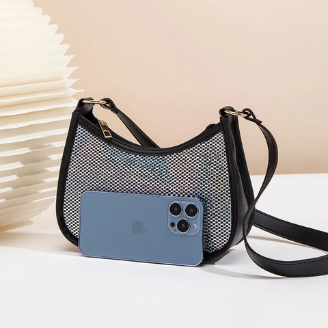 Γυναικεία Τσάντα Crescent Με Πούλιες Και Στρας PU Leather Hobo Τσάντα Ώμου Μοντέρνα Για Πάρτι