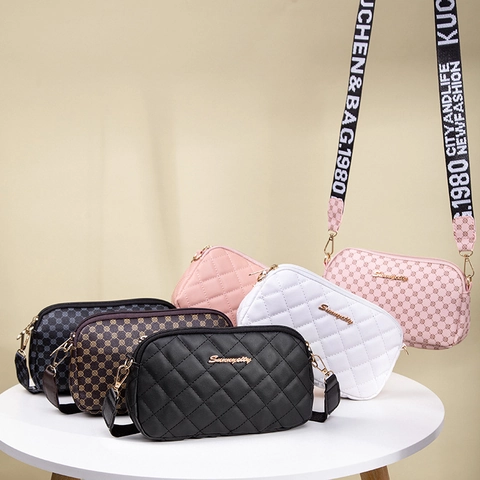 Women Crossbody Bag PU Leather Quilted Rhombus Clover Print Wide Strap Zippered Small Square Camera Bag For Daily Use