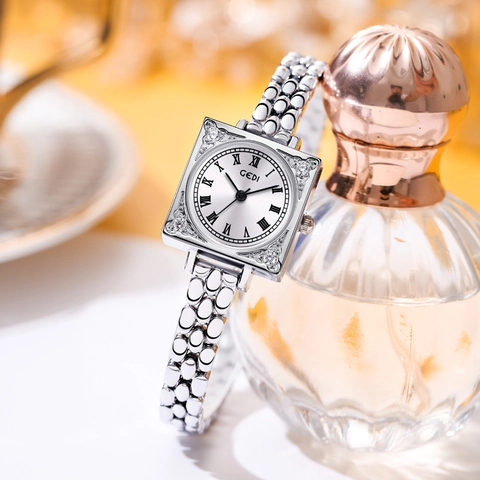 Vintage Square Quartz Watch For Women Rhinestone Roman Numerals Alloy Chain Strap 3ATM Waterproof Elegant Light Luxury