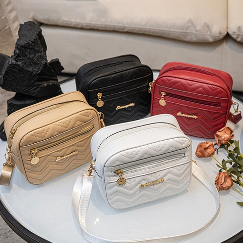 Fashion PU Leather Chevron Quilted Shoulder Bag For Women Small Square Camera Crossbody Bag With Adjustable Strap Golden Hardware Zipper Closure