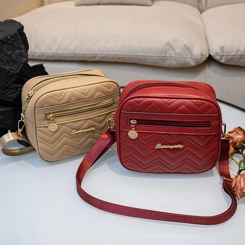 Women PU Leather Chevron Quilted Crossbody Bag Wave Pattern Zipper Pockets Adjustable Webbing Strap Casual Camera Bag