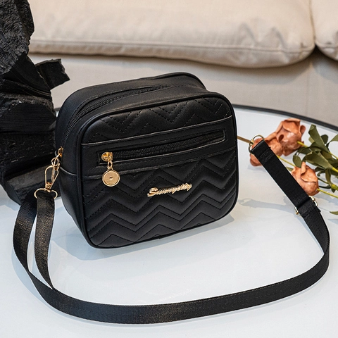Fashion PU Leather Chevron Quilted Shoulder Bag For Women Small Square Camera Crossbody Bag With Adjustable Strap Golden Hardware Zipper Closure