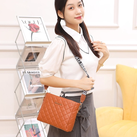 Moda Bolso de Hombro de Rejilla Acolchada Mujer Bolso Bandolera de Cuero PU Con Correa Ancha de Estampado de Letras Bolso Cuadrado