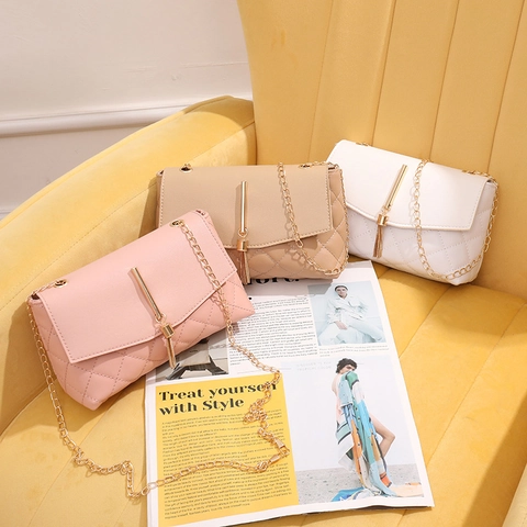 Quilted Crossbody Bag For Women Chic PU Leather Shoulder Bag With Tassel Decor And Gold Chain Strap Small Square Bag