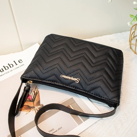Gewatteerde Schoudertas PU Leer Golftextuur V Vorm Patroon Ritssluiting Crossbody Okseltas Voor Dames Urban Style