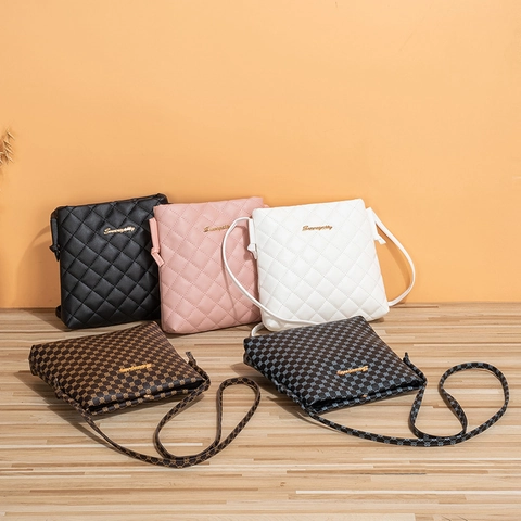 Women Quilted PU Leather Shoulder Bag Urban Minimalist Crossbody Square Bag With Geometric Pattern Gold Metal Logo Purse