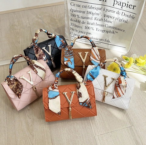 Gesteppte PU Leder Handtasche Mit V Logo Quaste Satinnschal Griff Crossbody Quadratische Tasche Für Damen Schick