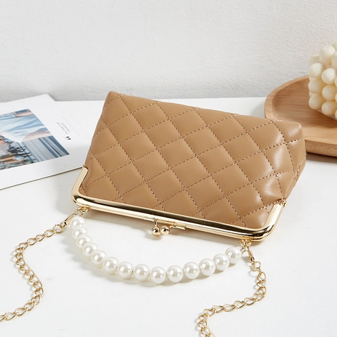 Women Quilted PU Leather Handbag With Artificial Pearl Handle Golden Chain Strap Kiss Lock Evening Bag Elegant Clutch