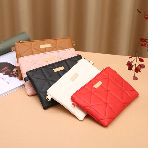 Women Quilted Diamond Pattern Shoulder Bag PU Leather Elegant Crossbody Clutch With Gold Chain Strap And Metal Plate