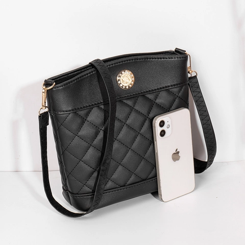 Dames Gewatteerde PU Leren Emmer Tas Elegante Crossbody Tas Met Gouden Strass Medaille En Verstelbare Riem