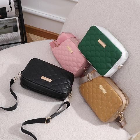 Women Quilted Crossbody Bag PU Leather Fish Scale Pattern Small Square Shoulder Bag With Adjustable Wide Strap