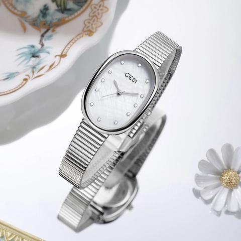 Women's Quartz Watch Oval Case Mother Of Artificial Pearl Dial Rhinestone Index Alloy Strap Water Resistant Elegant Fashion Wristwatch