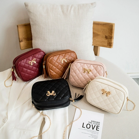 Sac Bandoulière Matelassé Motif Losanges Cuir PU Chaîne Dorée Sac À Épaule Avec Décoration Pompon Élégant Femmes