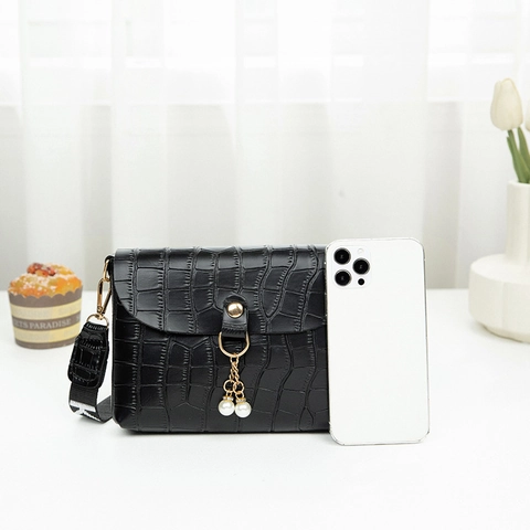 Women Shoulder Bag Crocodile Pattern PU Leather Artificial Pearl Pendant Small Square Crossbody Bag With Wide Letter Strap Trendy