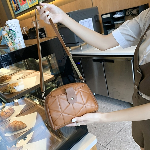 Women Quilted PU Leather Crossbody Bag Rhombus Pattern Mini Square Shoulder Purse Golden Round Button Adjustable Strap