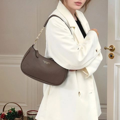 Pebbled PU Leather Hobo Bag Women Half-Moon Underarm Shoulder Bag With Gold Chain Strap And Zipper Closure Minimalist Urban Style