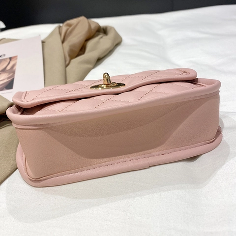 Women Quilted PU Leather Shoulder Bag Small Square Crossbody Messenger Bag With Gold Chain Strap And Turn Lock Closure