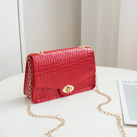 Women Crocodile Pattern Shoulder Bag Chic PU Leather Square Chain Crossbody Bag With Twist Lock Clasp Korean Style