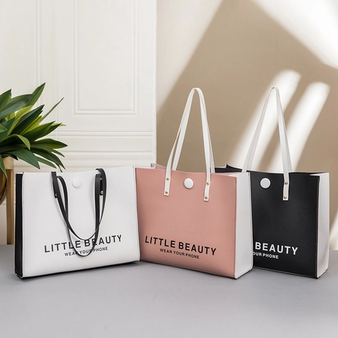 Borsa Tote Grande In Pelle PU Con Stampa Lettere Decorazione Borchie Chiusura Magnetica Borsa A Spalla Da Donna