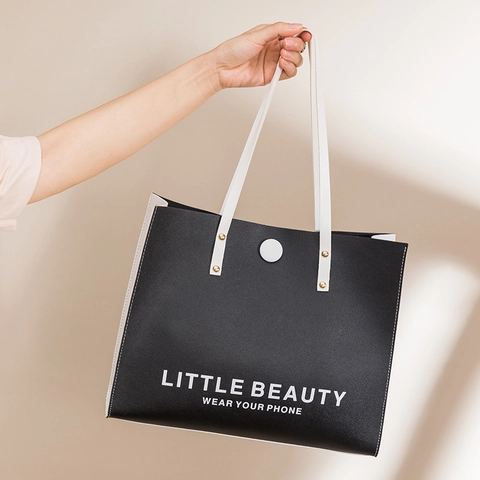 Borsa Tote Grande In Pelle PU Con Stampa Lettere Decorazione Borchie Chiusura Magnetica Borsa A Spalla Da Donna