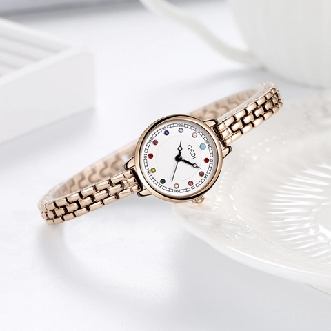 Elegante Damen Quarz Armbanduhr Legierung Analog Schmuck Zeitmesser Mit Bunten Strassmarkierungen Wasserdicht Vintage Stil