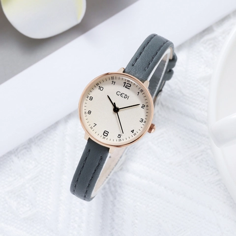 Women Quartz Watch Simple Round Dial Alloy Case PU Leather Strap Retro Analog Display Waterproof Fashion Wristwatch