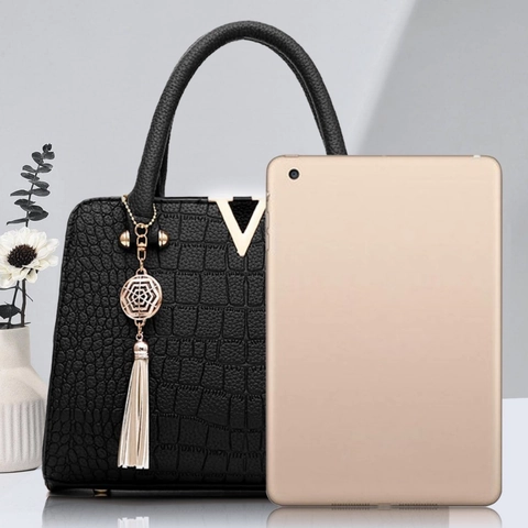 Dames Handtas Krokodillenpatroon PU Leer V Metalen Decor Kwastje Hanger Handvat Schoudertas Crossbody Elegant Woonwerk