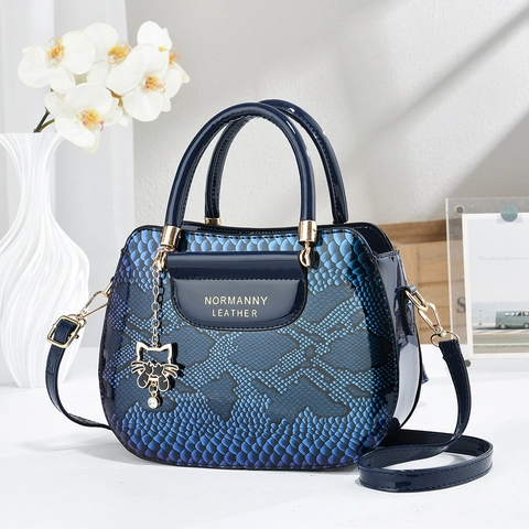 Borsa Da Donna In Pelle PU Con Stampa Serpente E Ciondolo A Gatto Borsa A Tracolla Lucida Da Pendolare