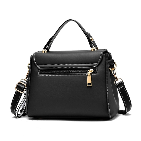 Bolso De Hombro De Cuero PU Para Mujer Color Contraste Con Hebilla Metálica Asa Superior Y Accesorio De Oso