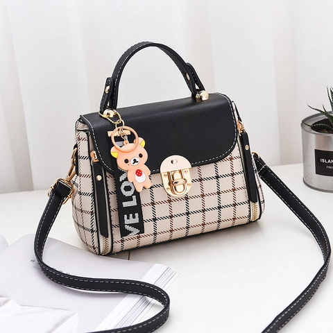 Dames Crossbodytas PU-Leer Ruitjespatroon Handtas Met Metalen Slot En Cartoon Beertje Hanger