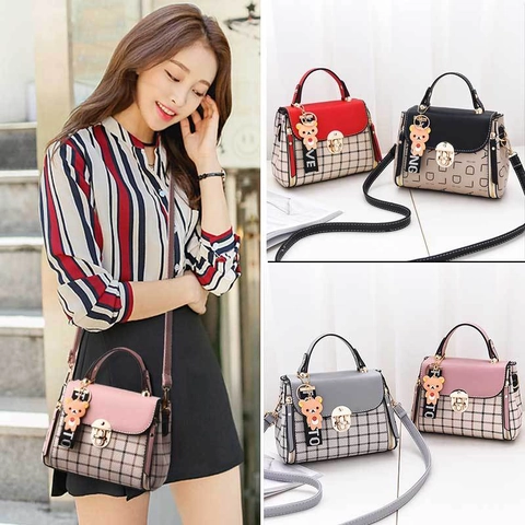 Dames Crossbodytas PU-Leer Ruitjespatroon Handtas Met Metalen Slot En Cartoon Beertje Hanger