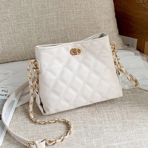 Women Quilted Crossbody Bag PU Leather Diamond Pattern Shoulder Bag With Metal Chain Strap Twist Lock Elegant