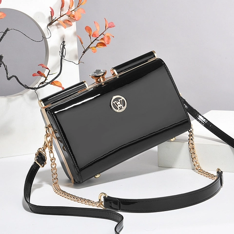 Elegant Women Evening Bag PU Leather Quilted Heart Pattern Crystal Lock Chain Shoulder Strap Party Wedding Clutch