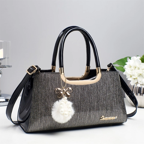 Bolso De Mano Para Mujer Purpurina Cuero Charol PU Bolso De Hombro Cruzado Con Colgante De Pelo Y Perla Artificial Moda