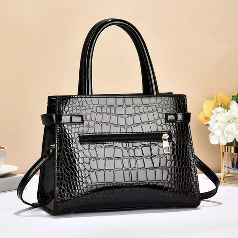 Elegant Crocodile Pattern Patent Leather Handbag For Women Large Capacity Shoulder Crossbody Bag With Metal Lock