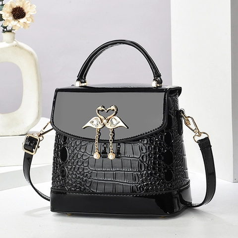 Bolso De Mano Para Mujer De Cuero PU Con Patrón De Cocodrilo Con Hebilla De Metal De Cisne Corazón Y Borla De Perlas Artificiales