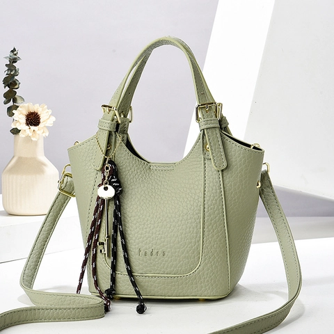 Damen Handtasche PU Leder Lychee Muster Eimer Tote Schultertasche Umhängetasche Mit Schlüsselanhänger Mode Pendeln Elegant