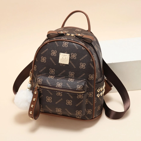 Dames Mode Rugzak PU Leer Vintage Monogram Print Klinknagel Decoratie Met Pluche Bal Hanger Casual Reistas