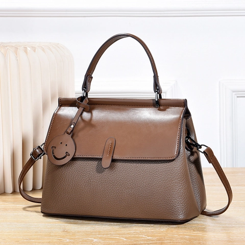 Damen Handtasche Lychee Grain PU Leder Schulter Umhängetasche Mit Smile Gesicht Anhänger Minimalistisch Mode Tote