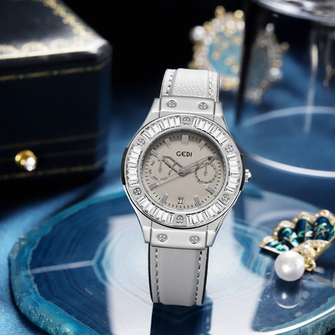 Women Luxury Quartz Watch Baguette Crystal Bezel Leather Strap Waterproof Fashion Casual Date Display Wristwatch