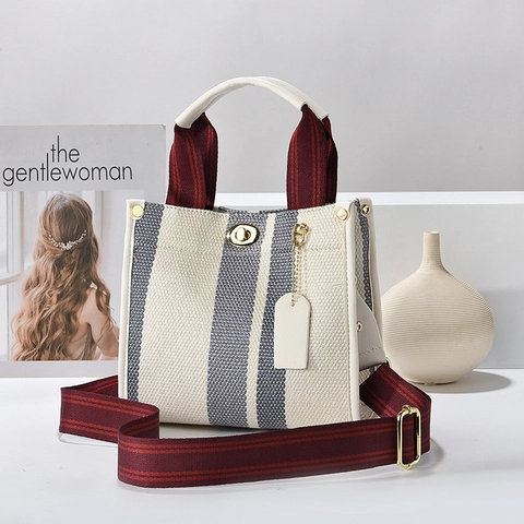 Borsa Tote In Tela A Righe Grande Capacità Con Finiture In Pelle PU Chiusura A Rotazione In Metallo E Tracolla Rimovibile Donna