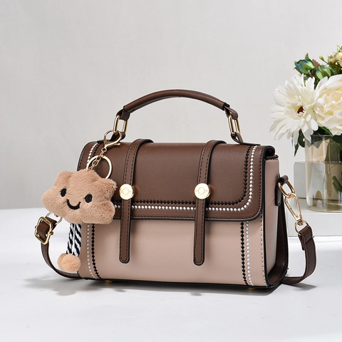 Borsa A Tracolla Vintage Da Donna In Pelle PU Patchwork Colore A Contrasto Borsa A Tracolla Quadrata con Ciondolo In Peluche Stile Francese