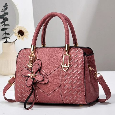 Borsa A Mano Elegante Donna Pelle PU Texture Lychee V-Stitch Borsa A Spalla Con Ciondolo Farfalla Hardware Dorato Tracolla