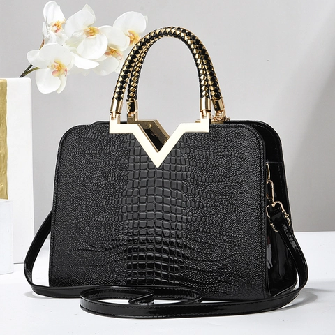 Crocodile Pattern PU Leather Handbag Women Large Capacity Tote Bag With Woven Handle Gold V-Metal Accent Artificial Pearl Charm
