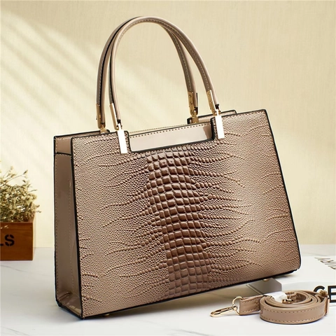 Elegant Women Crocodile Pattern Tote Handbag Shiny PU Leather Large Capacity Shoulder Bag With Detachable Strap