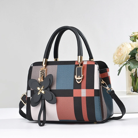 Damen Handtasche Kariert PU Leder Patchwork Schultertasche Mit Schmetterling Anhänger Große Kapazität Goldene Hardware Lässig