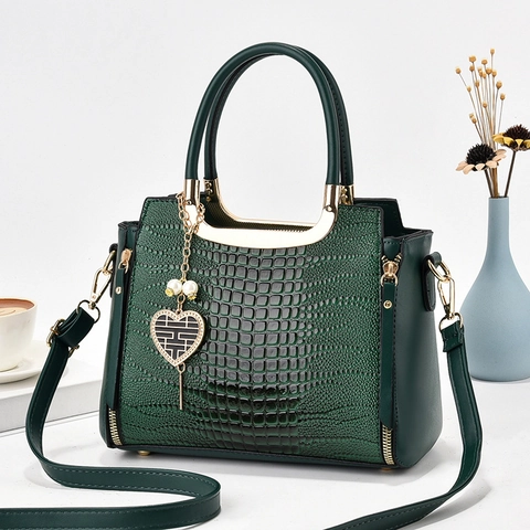 Sac À Main Élégant Pour Femmes En Cuir PU Motif Crocodile Sac À Bandoulière Pendentif Cœur Poignée Dorée Vintage Chic