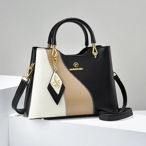 Borsa A Mano Da Donna In Pelle PU A Blocchi Di Colore Con Dettagli Oro Ciondolo A Farfalla Borsa A Tracolla Capiente
