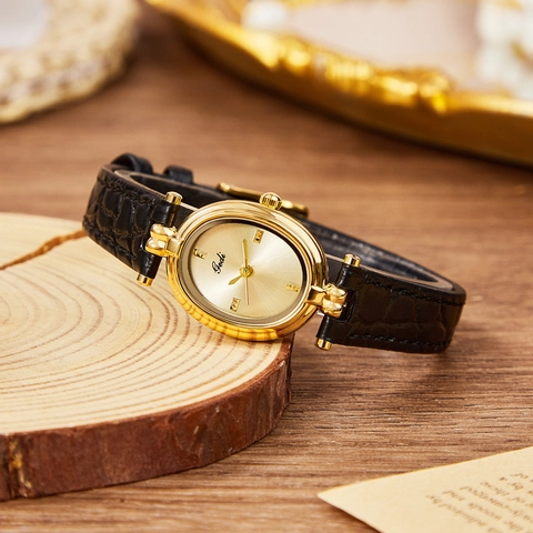 Women Quartz Watch Oval Gold Alloy Case Crocodile Pattern Leather Strap Vintage Retro Style Elegant Waterproof Timepiece